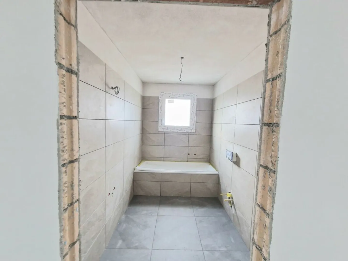 FOR SALE IN CUGNASCO - NEW 5.5-ROOM SINGLE-FAMILY HOUSES IN A QUIET AREA - Photo 12 of 23