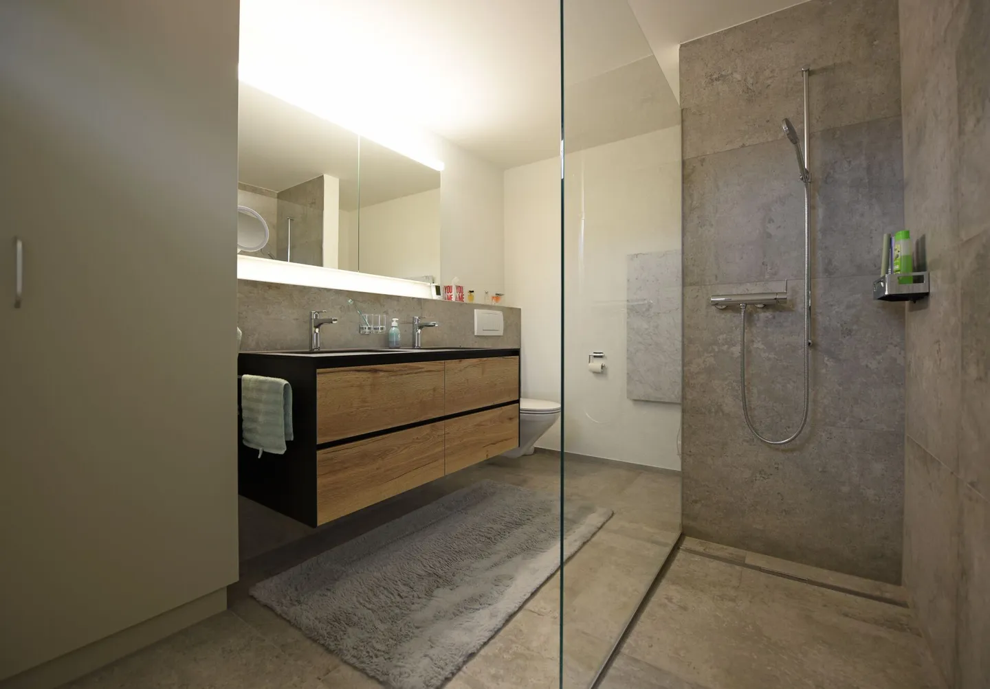 Appartement en duplex de 4,5 pièces avec terrasse et vue dégagée - Photo 6 sur 11