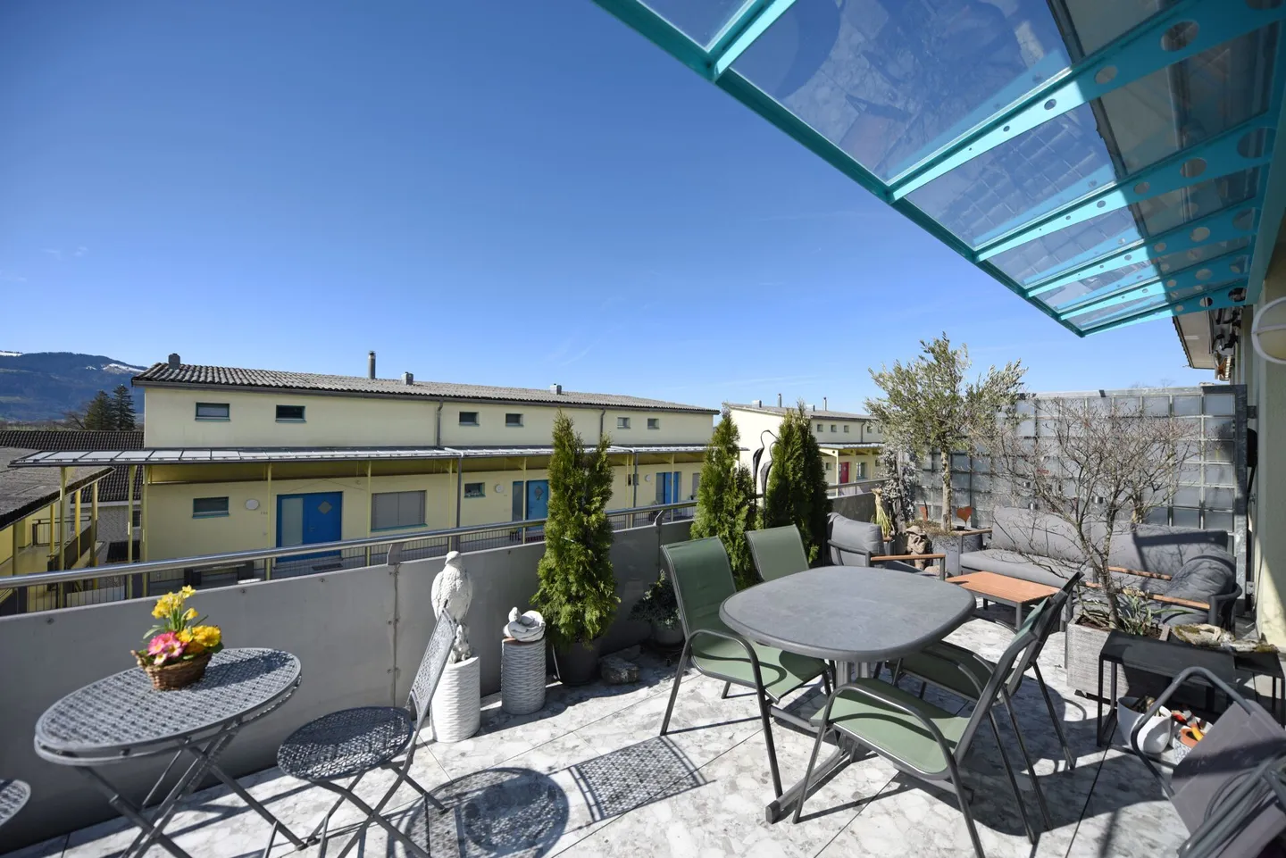 Appartement en duplex de 4,5 pièces avec terrasse et vue dégagée - Photo 9 sur 11