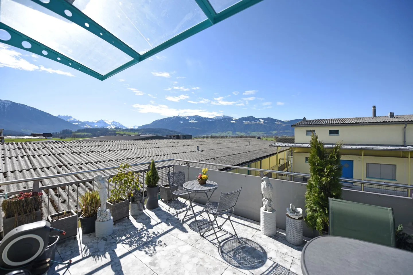 Appartement en duplex de 4,5 pièces avec terrasse et vue dégagée - Photo 8 sur 11