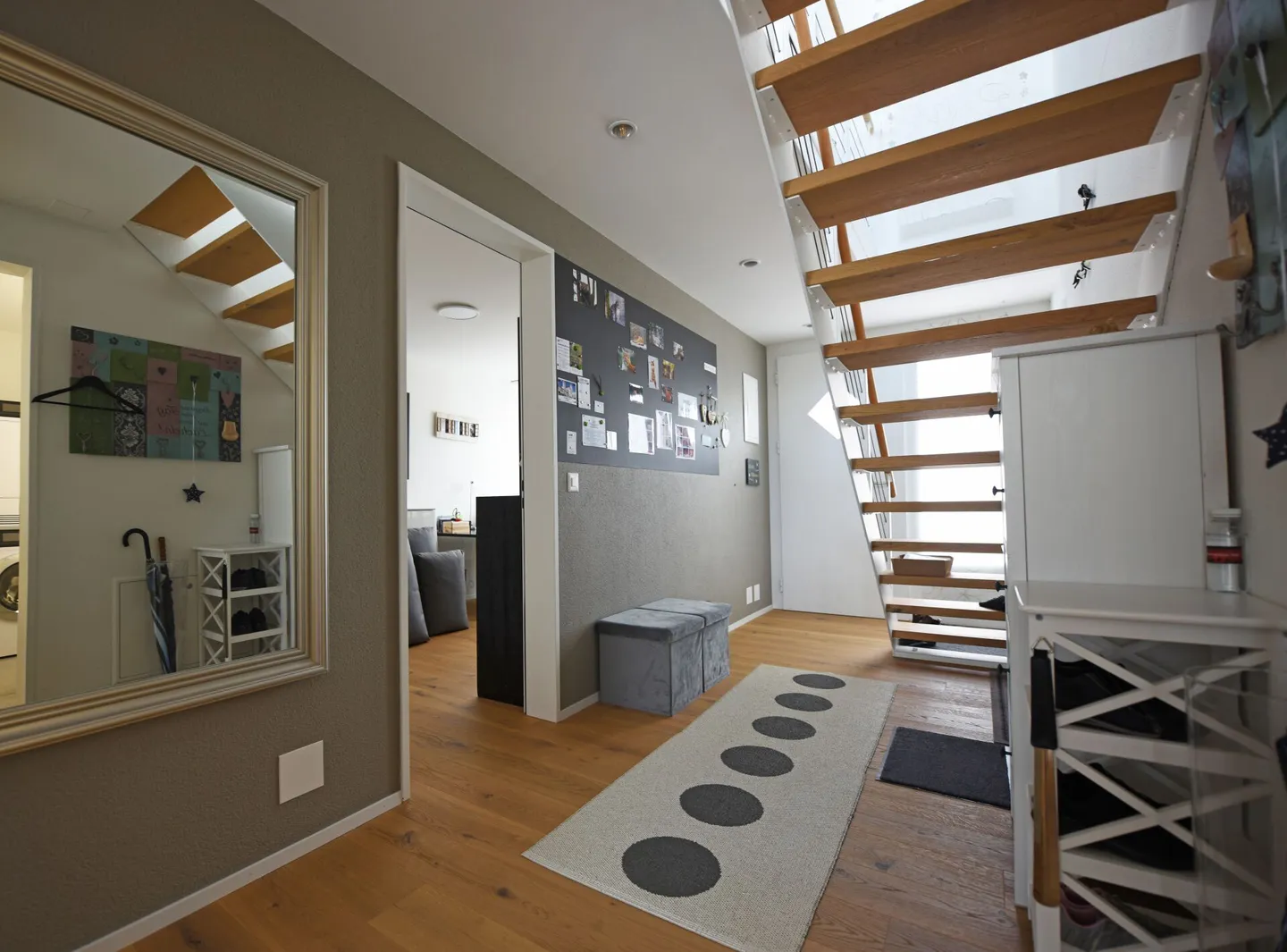 Appartement en duplex de 4,5 pièces avec terrasse et vue dégagée - Photo 5 sur 11
