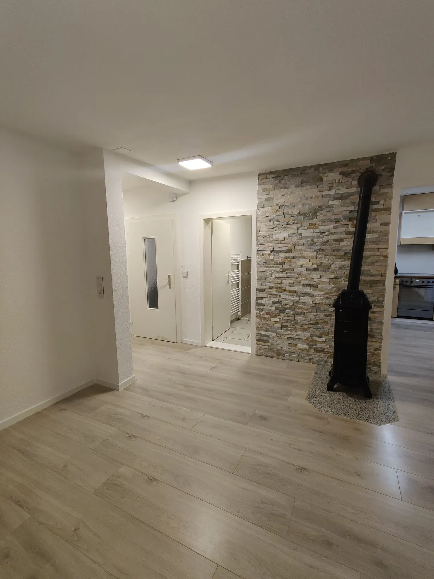 Charmante appartement de 4,5 pièces avec coin jardin - Photo 3 sur 11