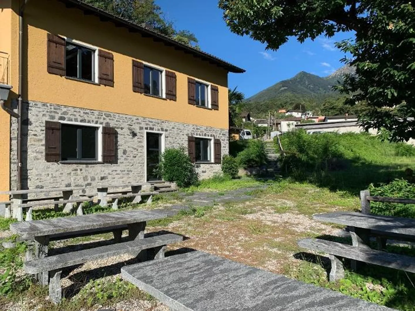 Umfangreiches Immobilienanwesen in Contra - Foto 1 von 9