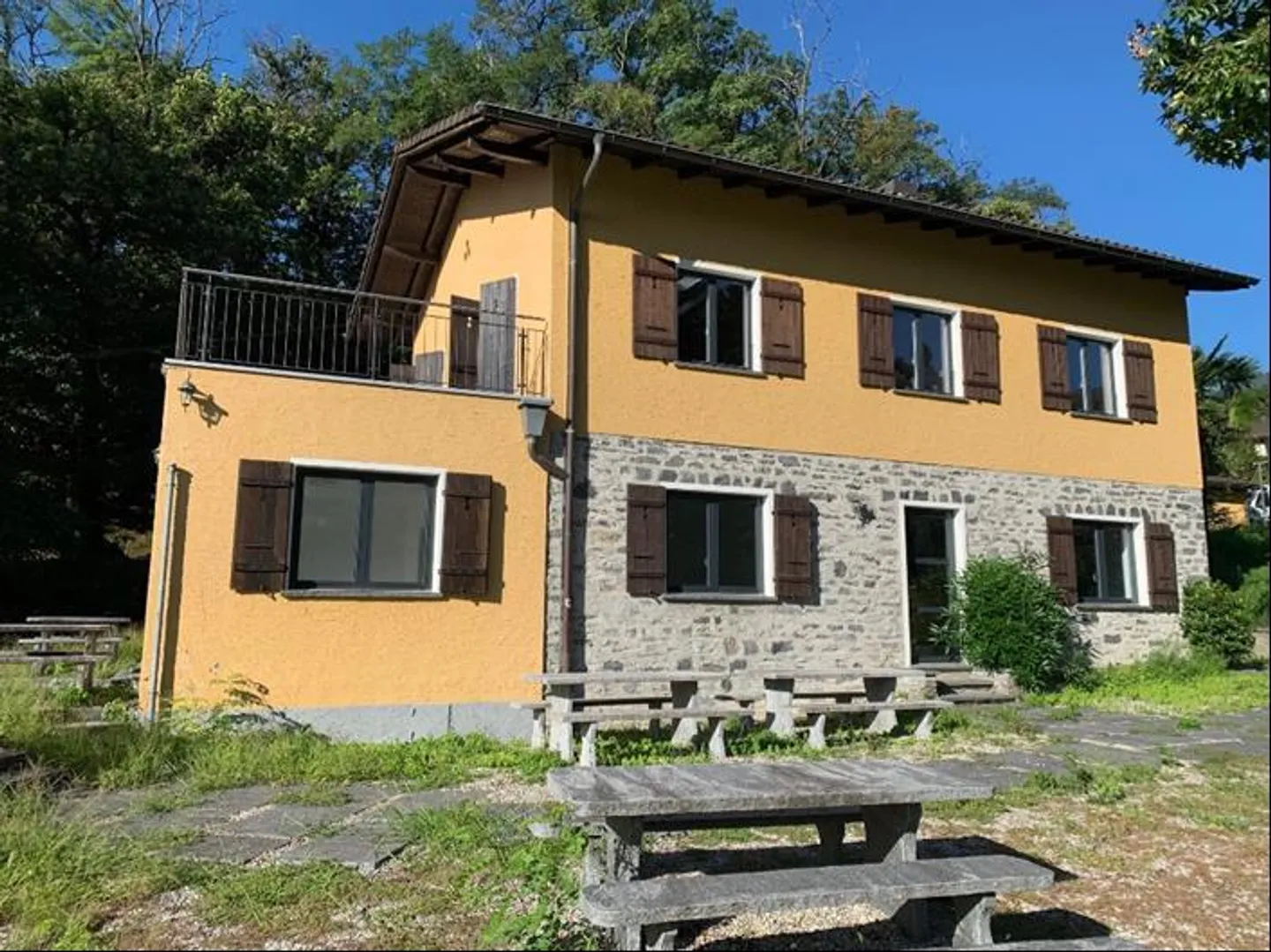 Umfangreiches Immobilienanwesen in Contra - Foto 2 von 9