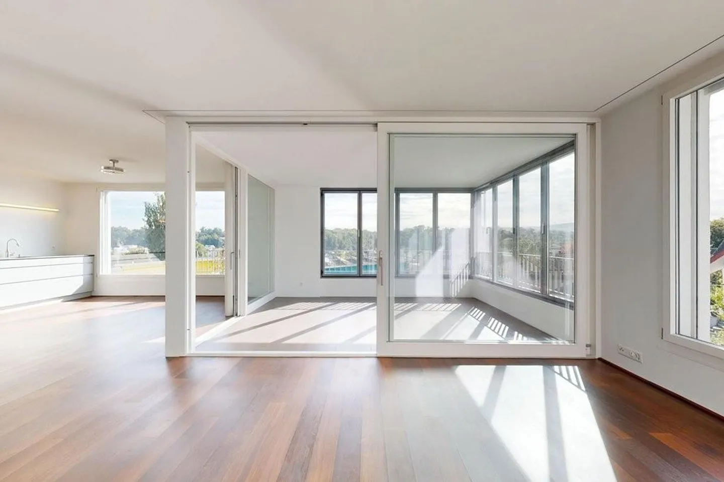 Moderne Wohnung mit toller Aussicht, Wintergarten und Hobbyraum - Foto 2 von 12