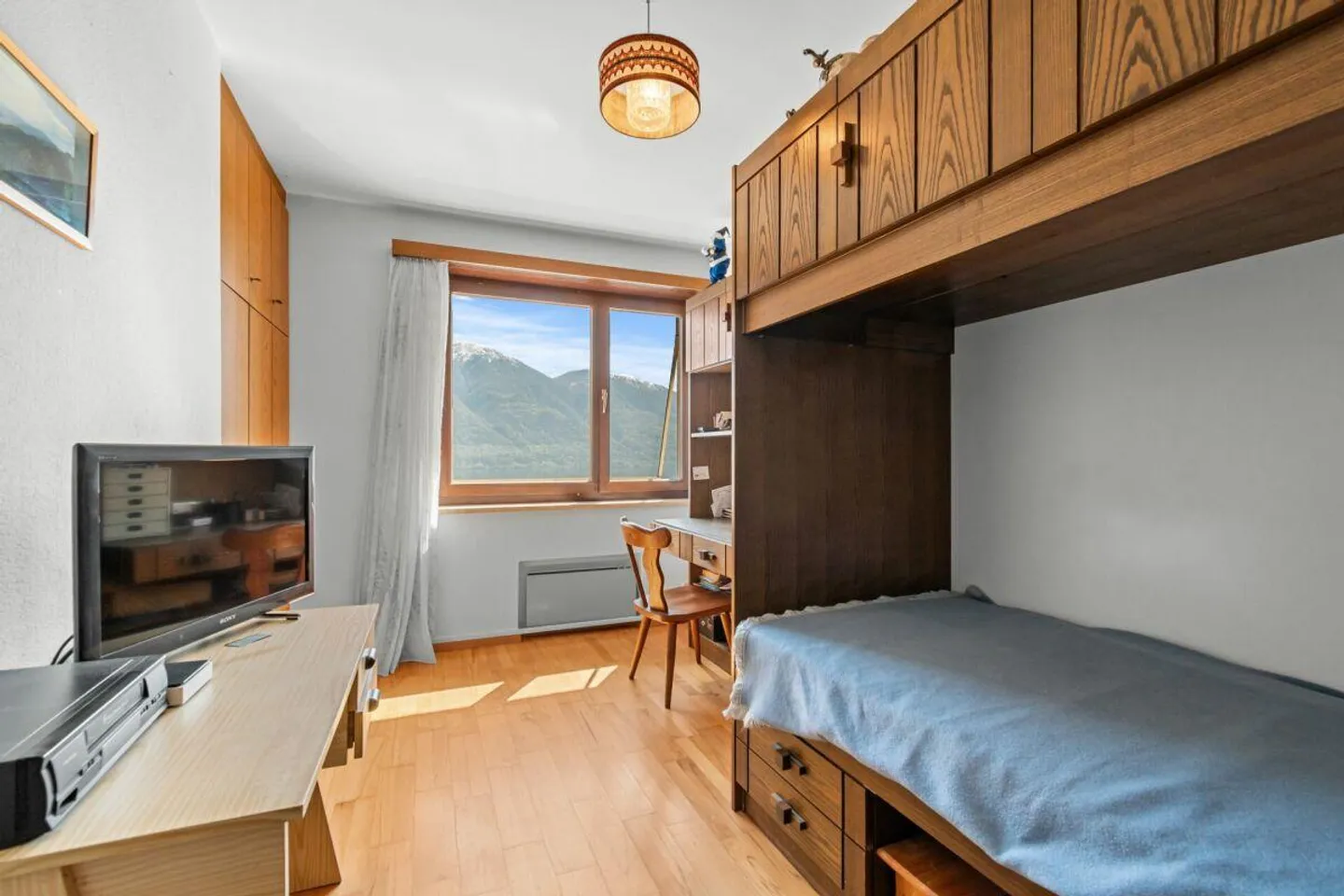 Magnifique maison jumelée de 8,5 pièces avec piscine et vue imprenable - Photo 12 sur 28