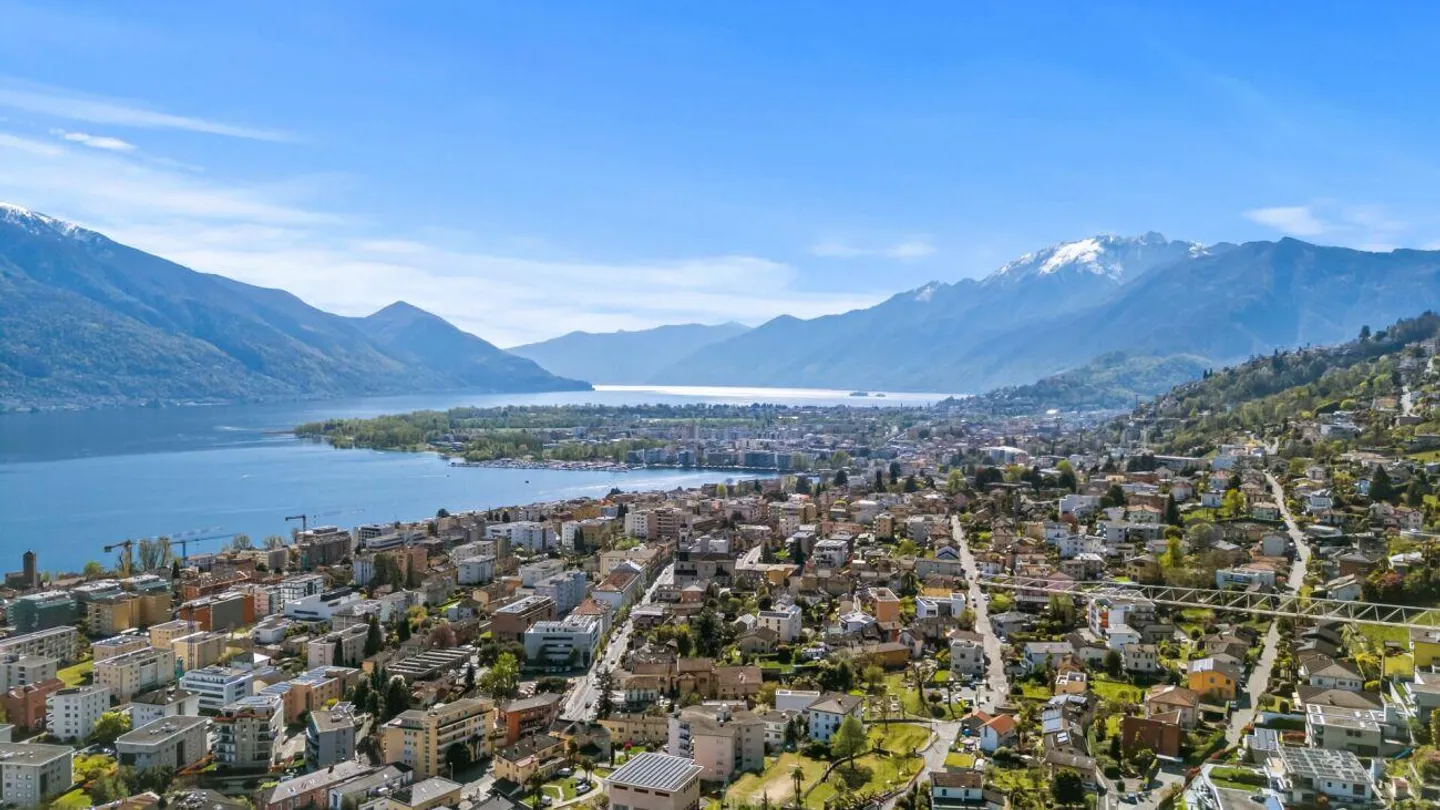 Magnifique maison jumelée de 8,5 pièces avec piscine et vue imprenable - Photo 7 sur 28