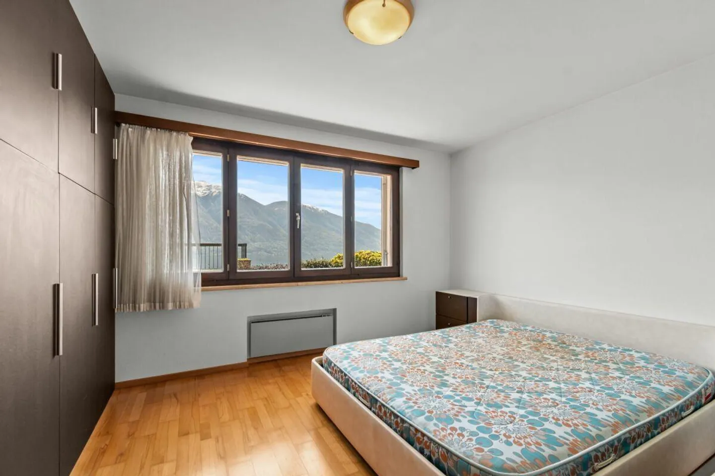Magnifique maison jumelée de 8,5 pièces avec piscine et vue imprenable - Photo 23 sur 28