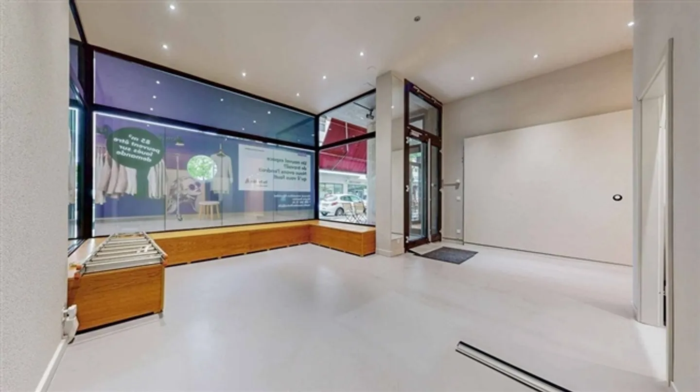 «Surface commerciale avec vitrine d'environ 85 m2» - Photo 4 sur 12