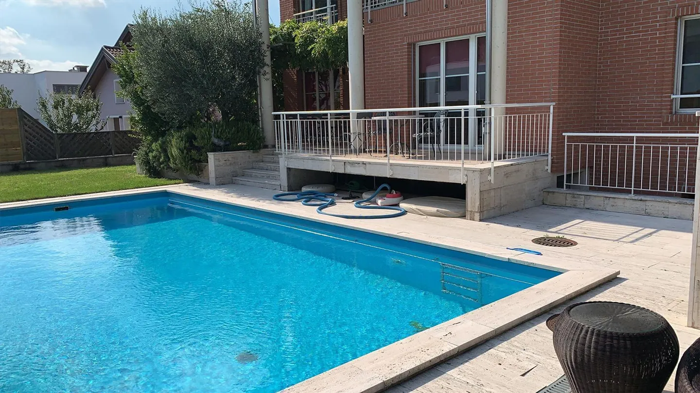 MODERN SINGLE VILLA WITH GARDEN AND SWIMMING POOL - Photo 6 of 16