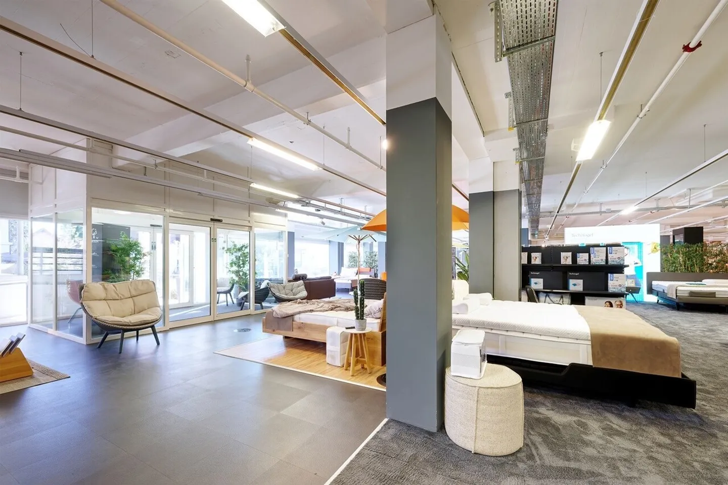 Espace de vente attrayant au rez-de-chaussée - Photo 2 sur 12