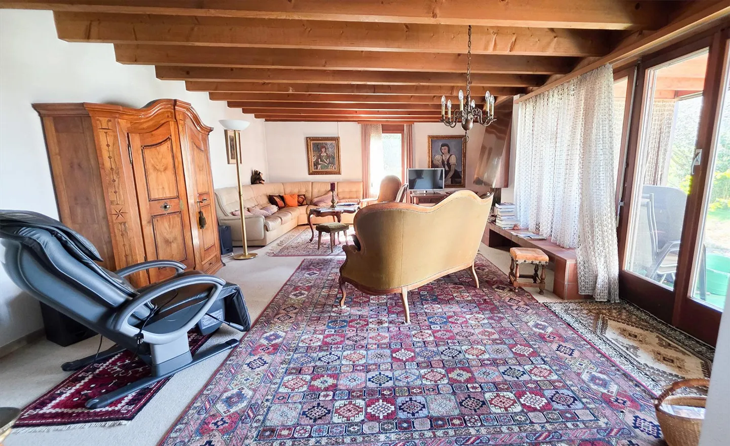 very spacious semi-detached house - Photo 1 of 3