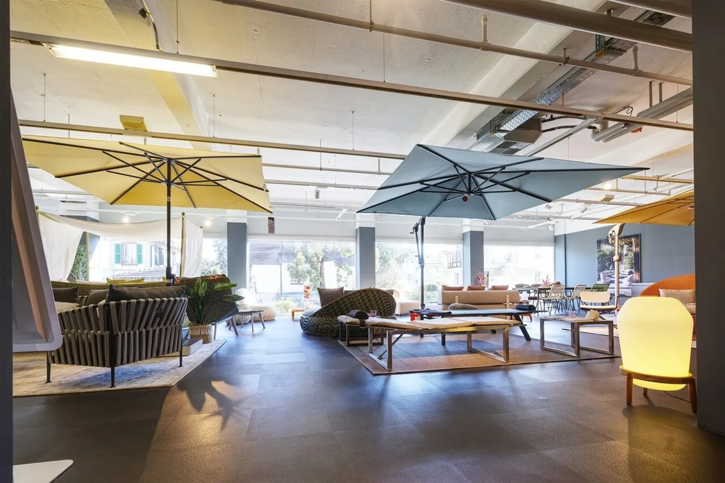 Espace de vente attrayant au rez-de-chaussée - Photo 4 sur 12