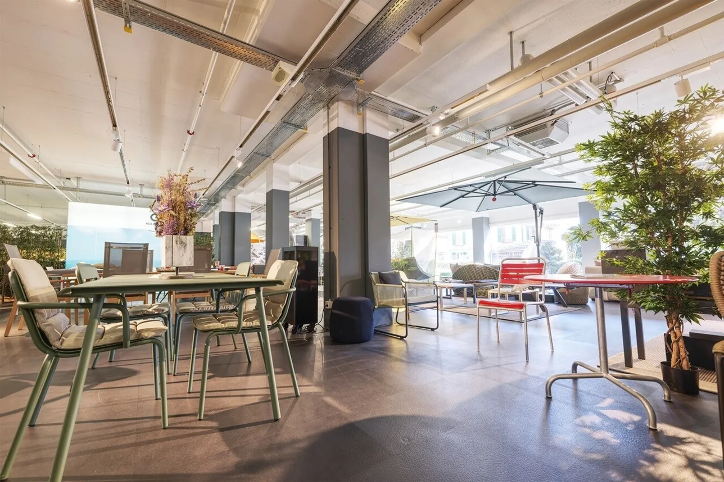 Espace de vente attrayant au rez-de-chaussée - Photo 7 sur 12