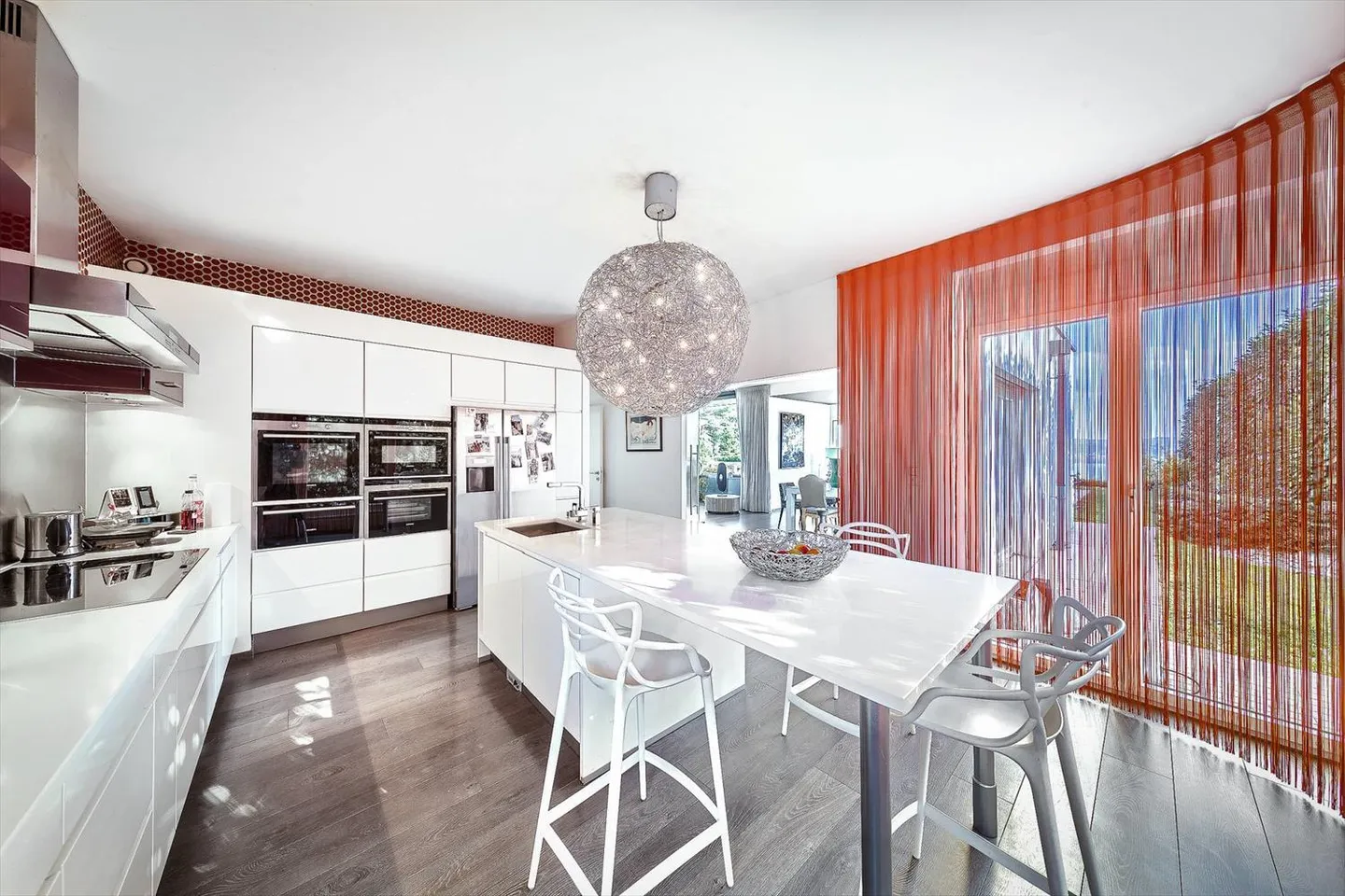 Villa moderne avec piscine et vue panoramique sur les Alpes et le lac - Photo 6 sur 12