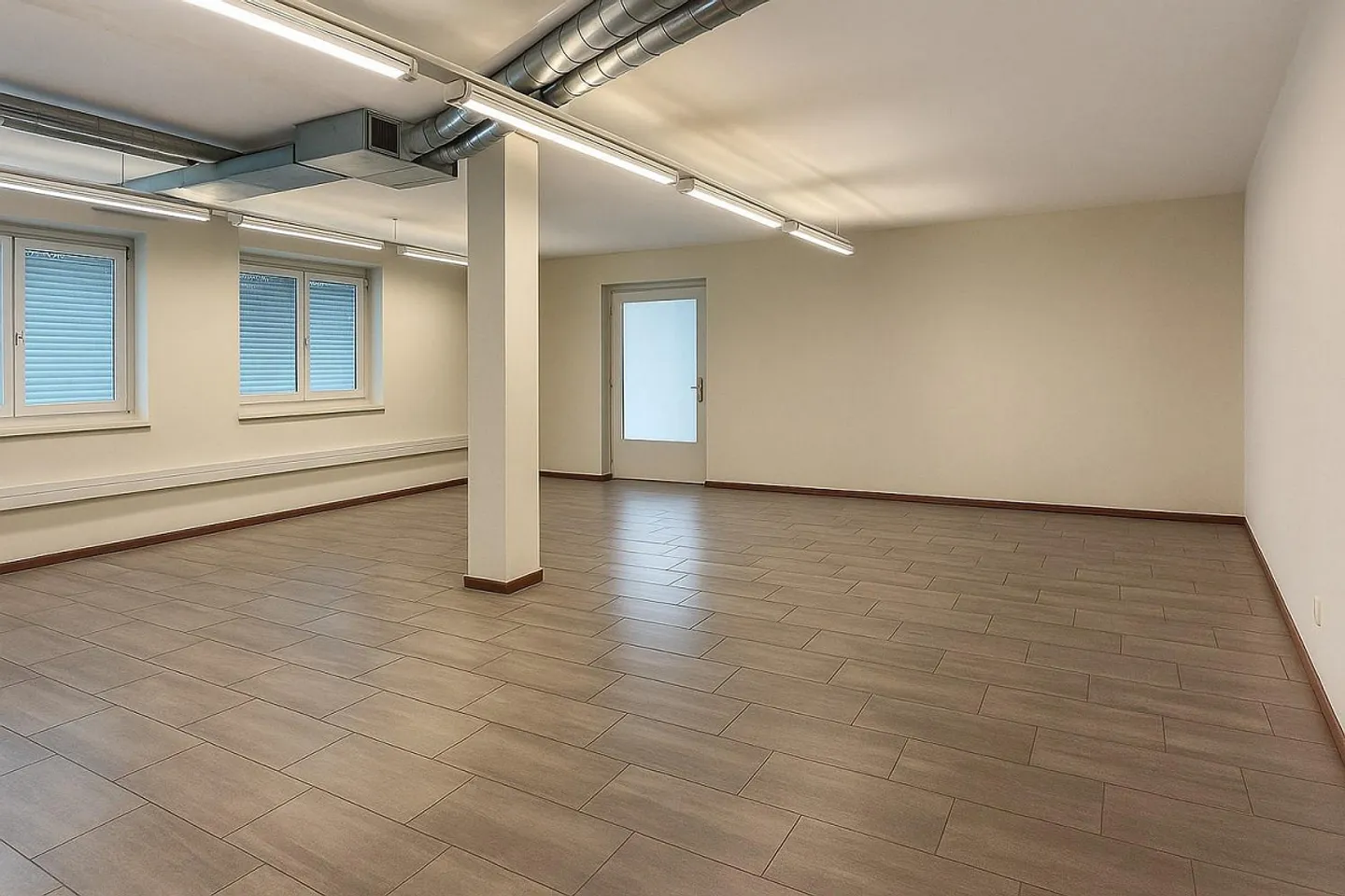 Spazio commerciale luminoso vicino al lago 113 m² a Greifensee - Foto 4 di 5