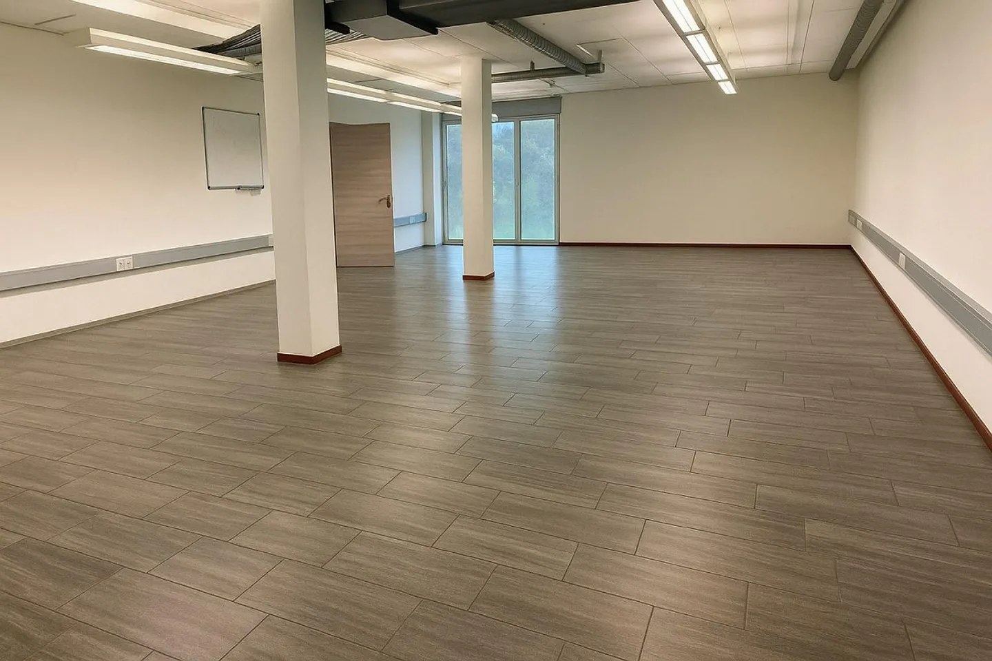 Spazio commerciale luminoso vicino al lago 113 m² a Greifensee - Foto 5 di 5