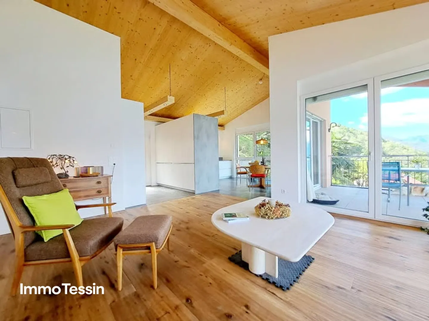 RARITÀ: Villa moderna con 2 appartamenti e terreno edificabile con vista unica sul Lago Maggiore a perdita d'occhio - Foto 9 di 13