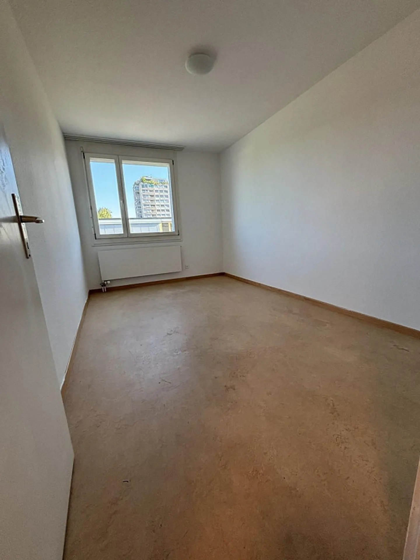Ampio appartamento di 4,5 stanze con balcone e vista sulle montagne a Thun - Foto 4 di 12
