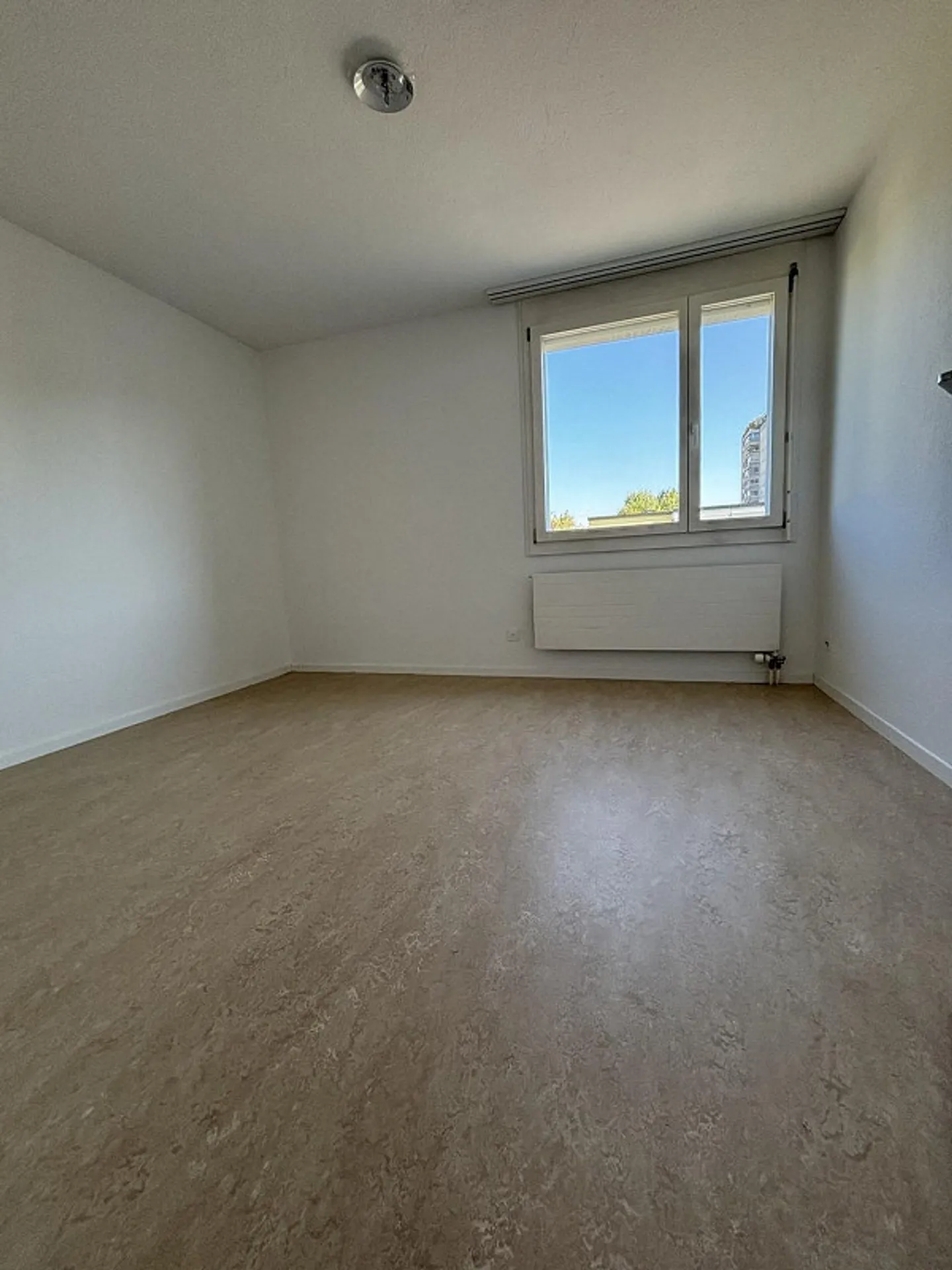 Ampio appartamento di 4,5 stanze con balcone e vista sulle montagne a Thun - Foto 8 di 12