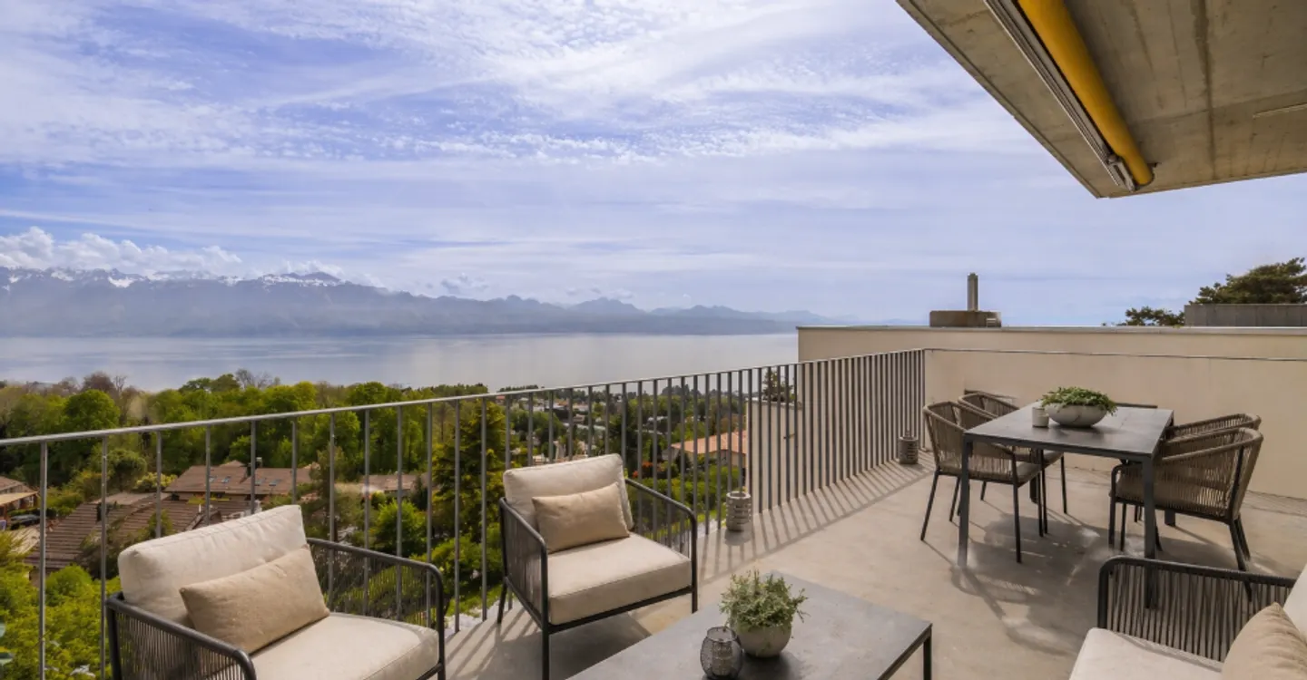 4.5 pièces avec vue lac panoramique, balcon 25 m² & 2 places couvertes - Foto 1 von 6