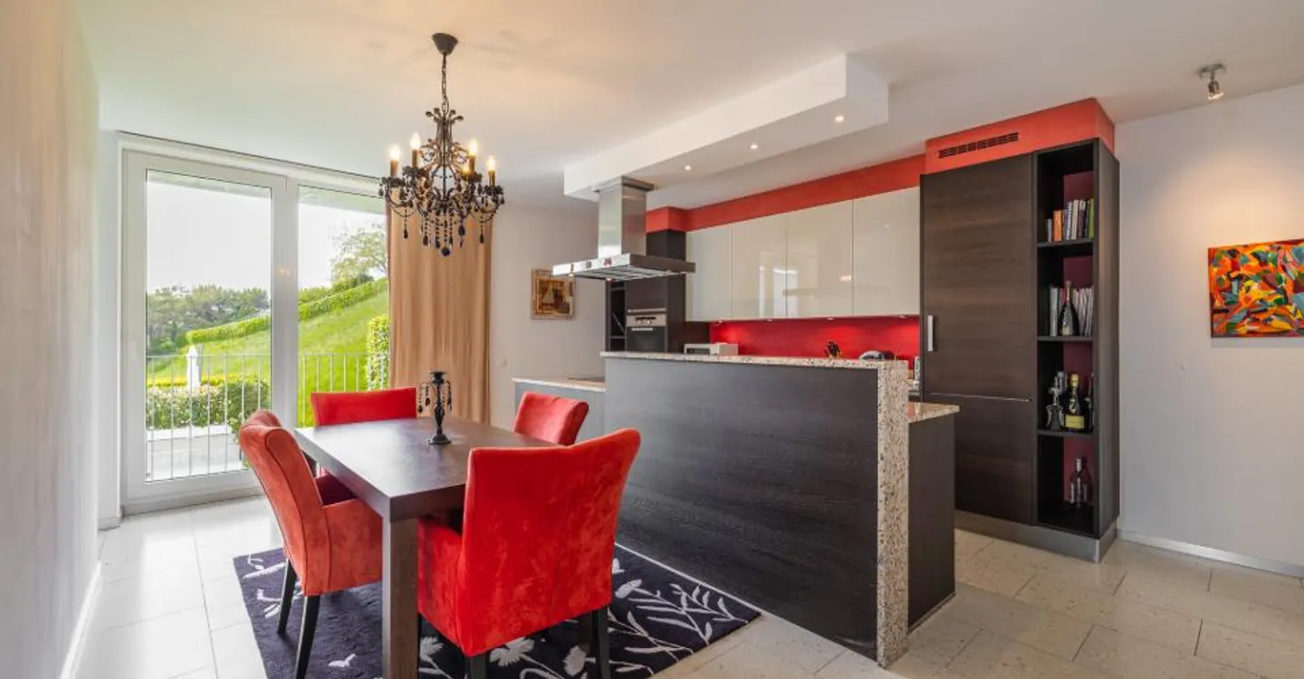 4.5 pièces avec vue lac panoramique, balcon 25 m² & 2 places couvertes - Foto 3 von 6