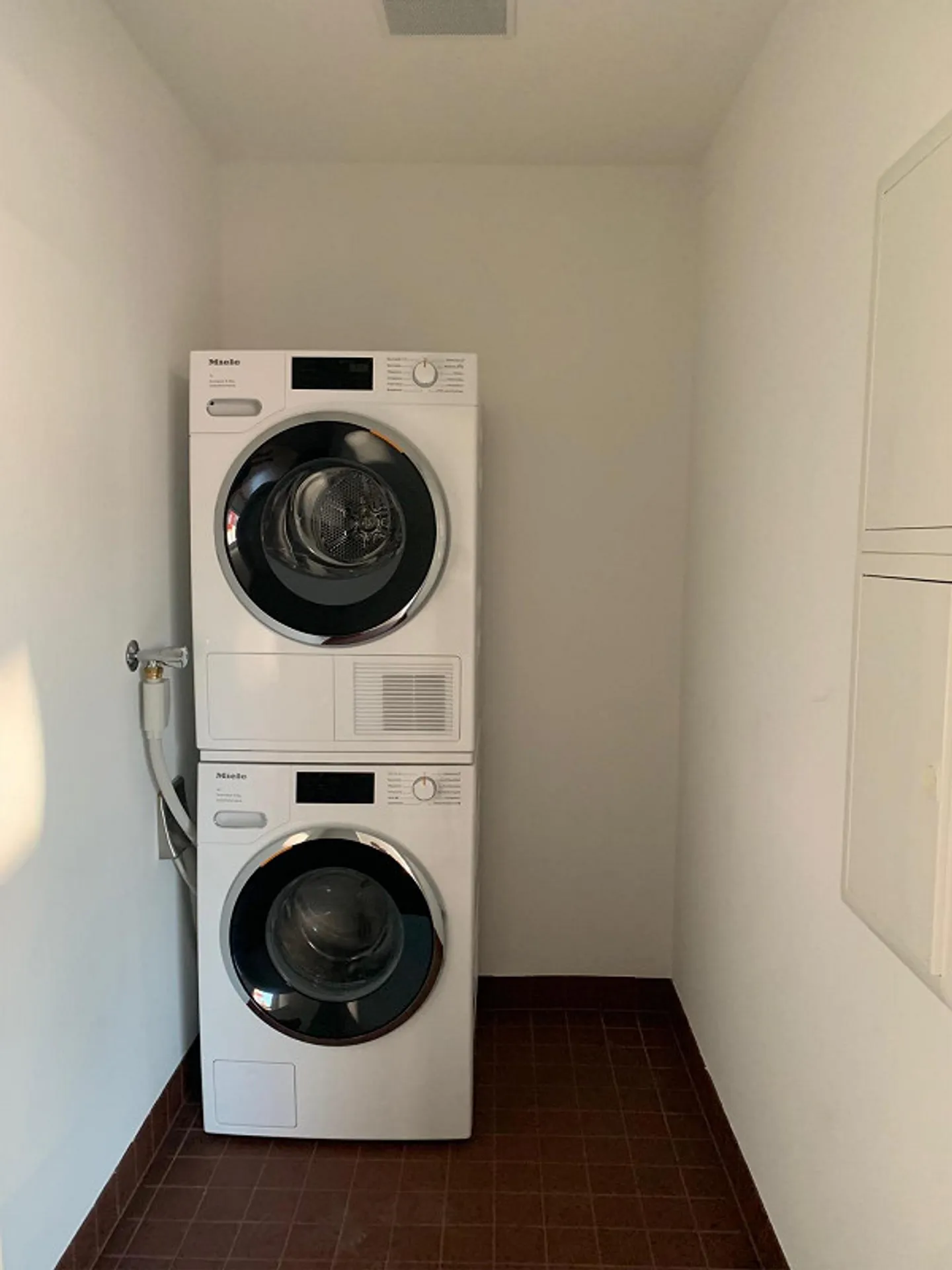 Appartement rénové 2 pièces près de Messeplatz - Photo 4 sur 6