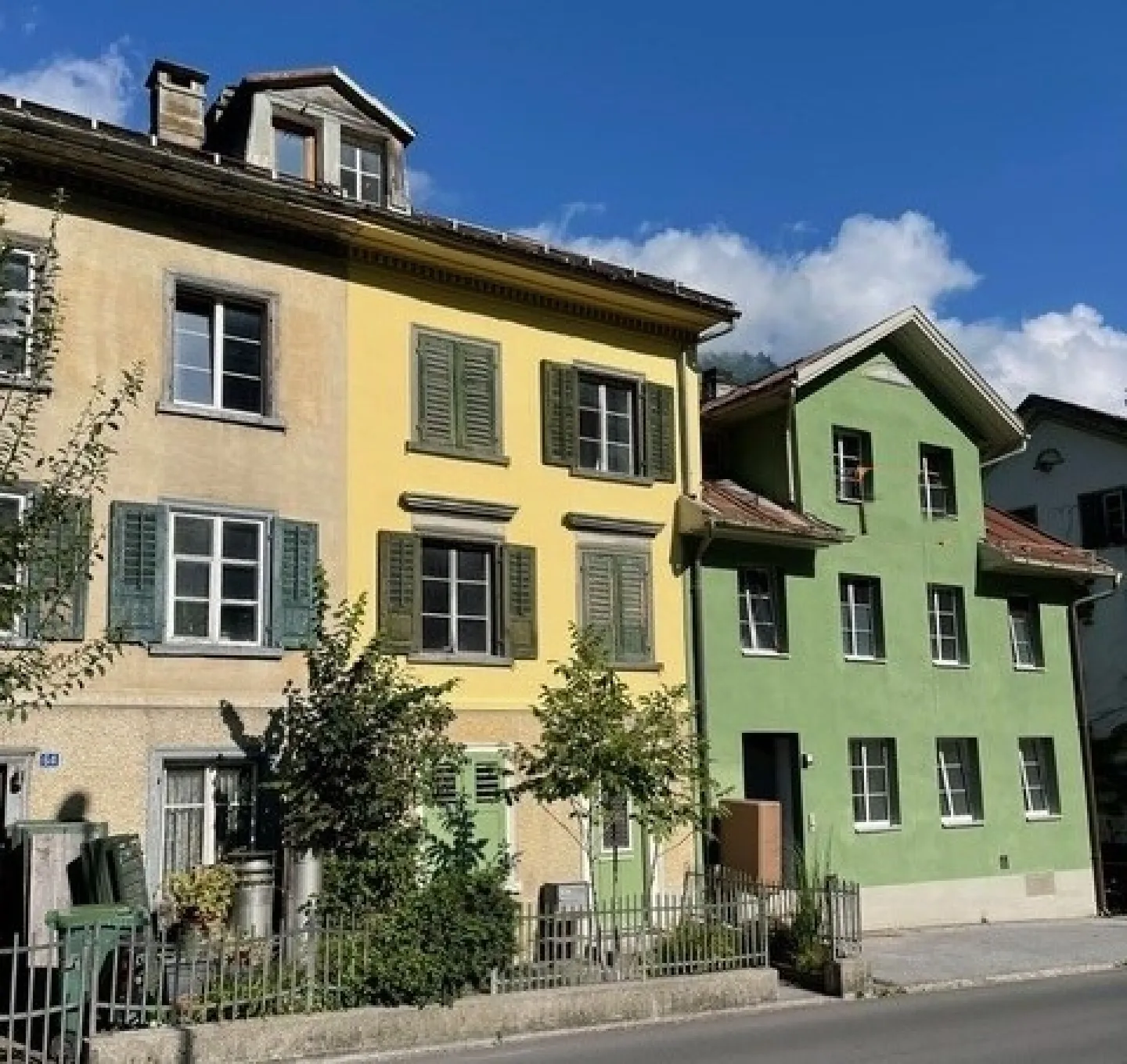 Casa a schiera spaziosa con fascino e potenziale - Foto 1 di 14