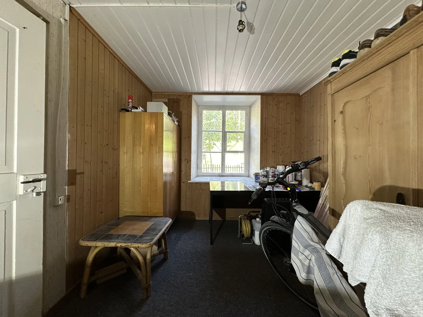 Casa a schiera spaziosa con fascino e potenziale - Foto 7 di 14