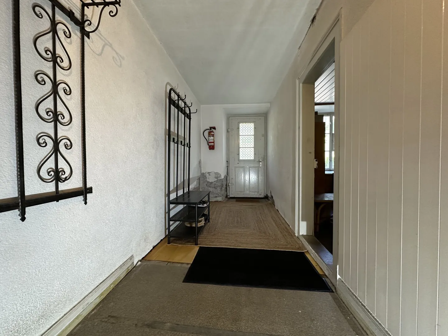Casa a schiera spaziosa con fascino e potenziale - Foto 9 di 14