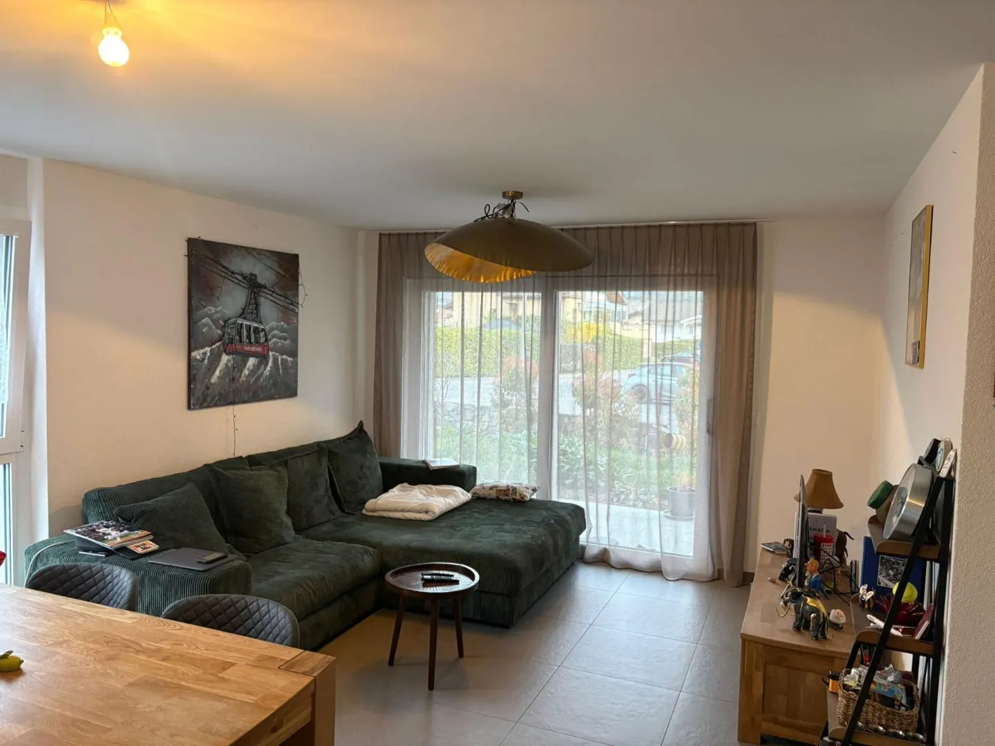 Appartement lumineux en rez-de-chaussée avec grande terrasse, jardin et 2 places de parking - Conthey - Photo 1 sur 8