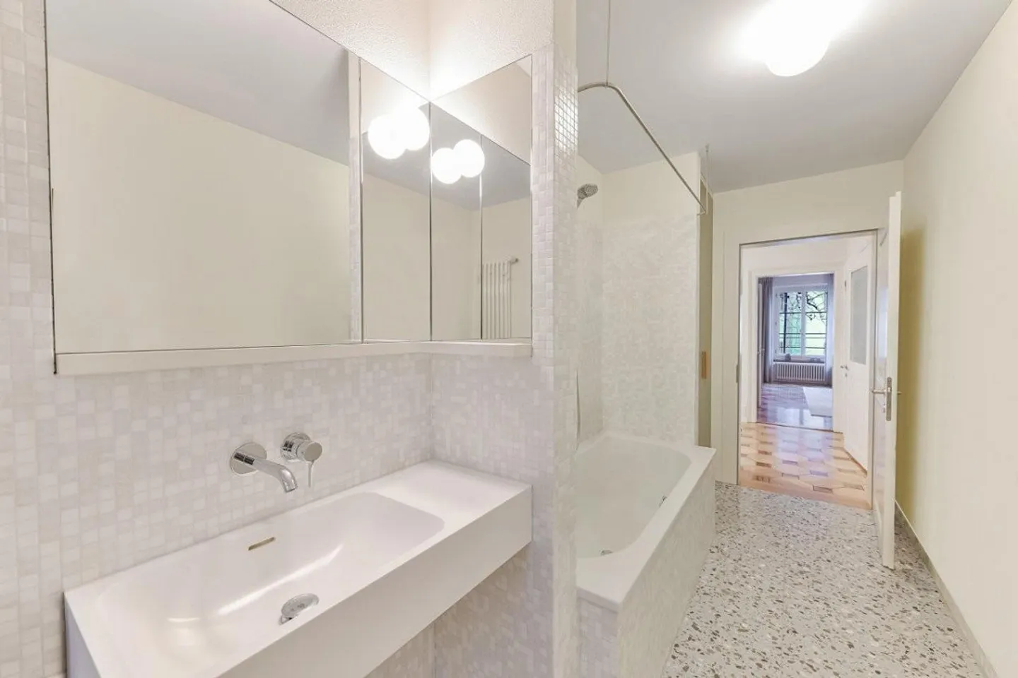 Historical charm meets exclusive living comfort with garden access - Photo 8 of 8