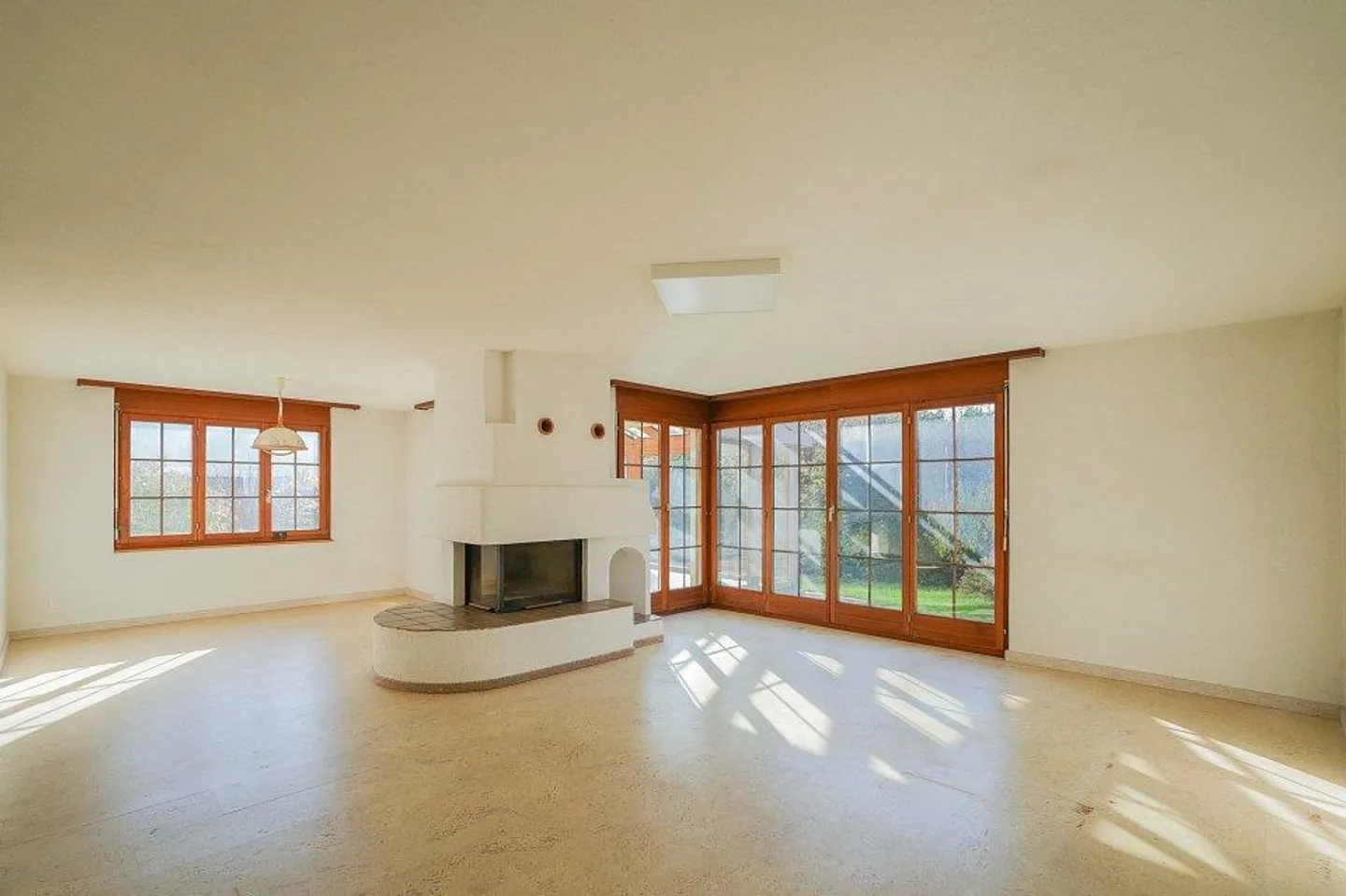 Maison individuelle de 6,5 pièces avec véranda à la limite de la zone de construction - Photo 2 sur 13