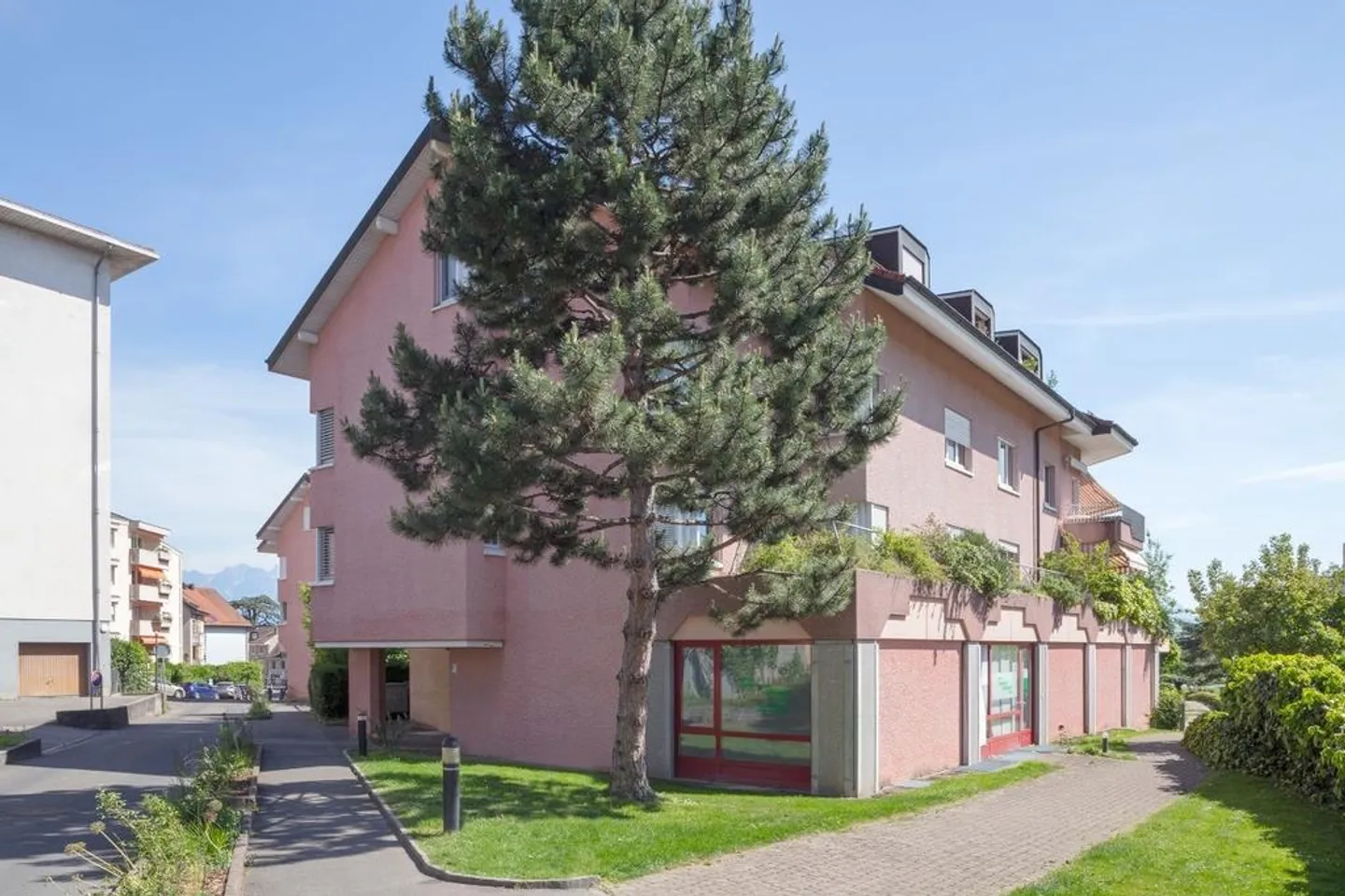 Close to the lake and amenities - Photo 2 of 2