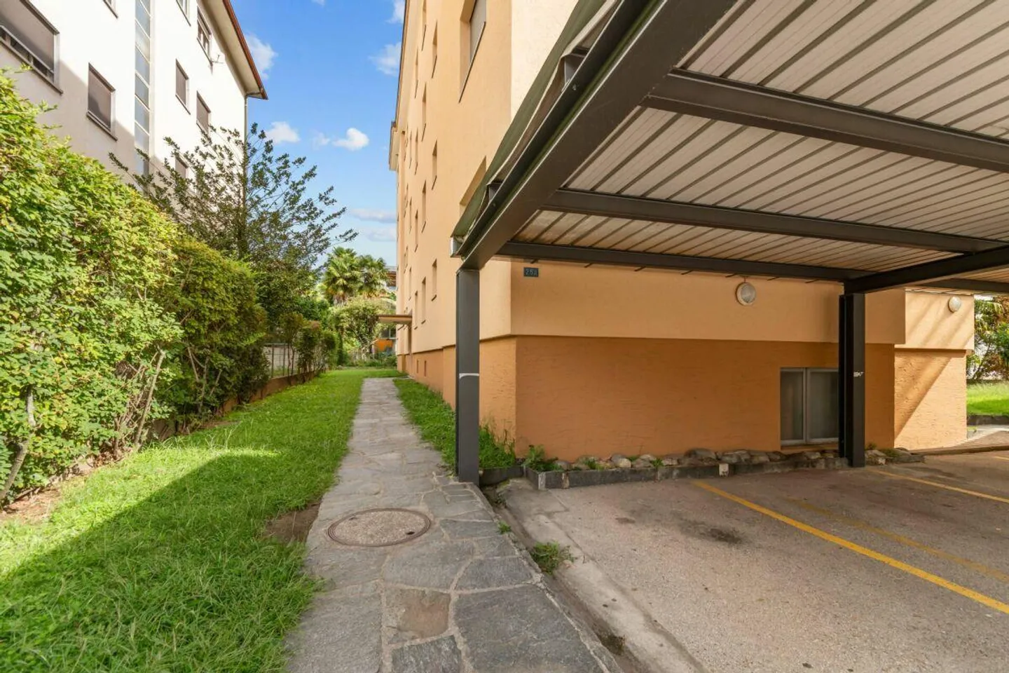 Casa plurifamiliare con 12 appartamenti - Rendimento attraente del 4,5 % - Foto 10 di 12