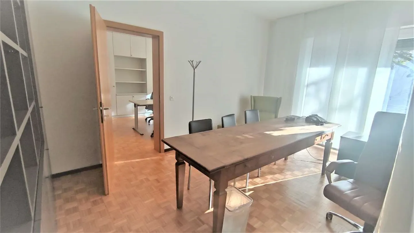 Massagno, WUNDERSCHÖNES BÜRO 6,5 AUCH MÖBLIERT - Foto 1 von 11