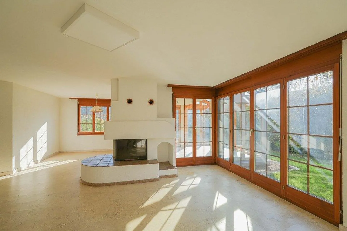 Maison individuelle de 6,5 pièces avec véranda à la limite de la zone de construction - Photo 6 sur 13