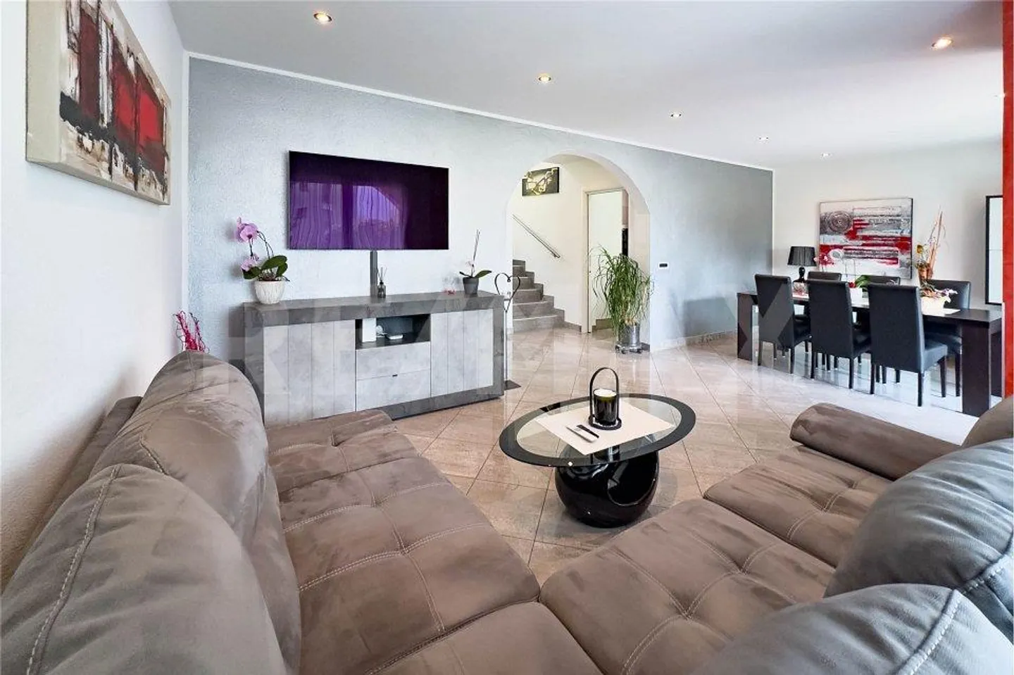 Maison unifamiliale de 6 pièces dans un emplacement pratique - Photo 2 sur 13