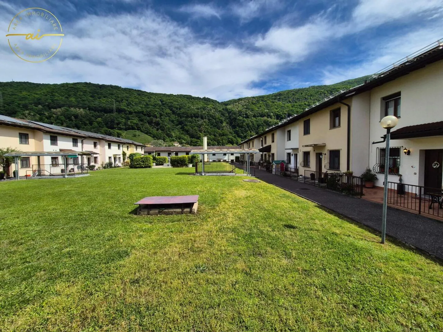 Casa a schiera luminosa con giardino a Barbengo - Foto 3 di 13
