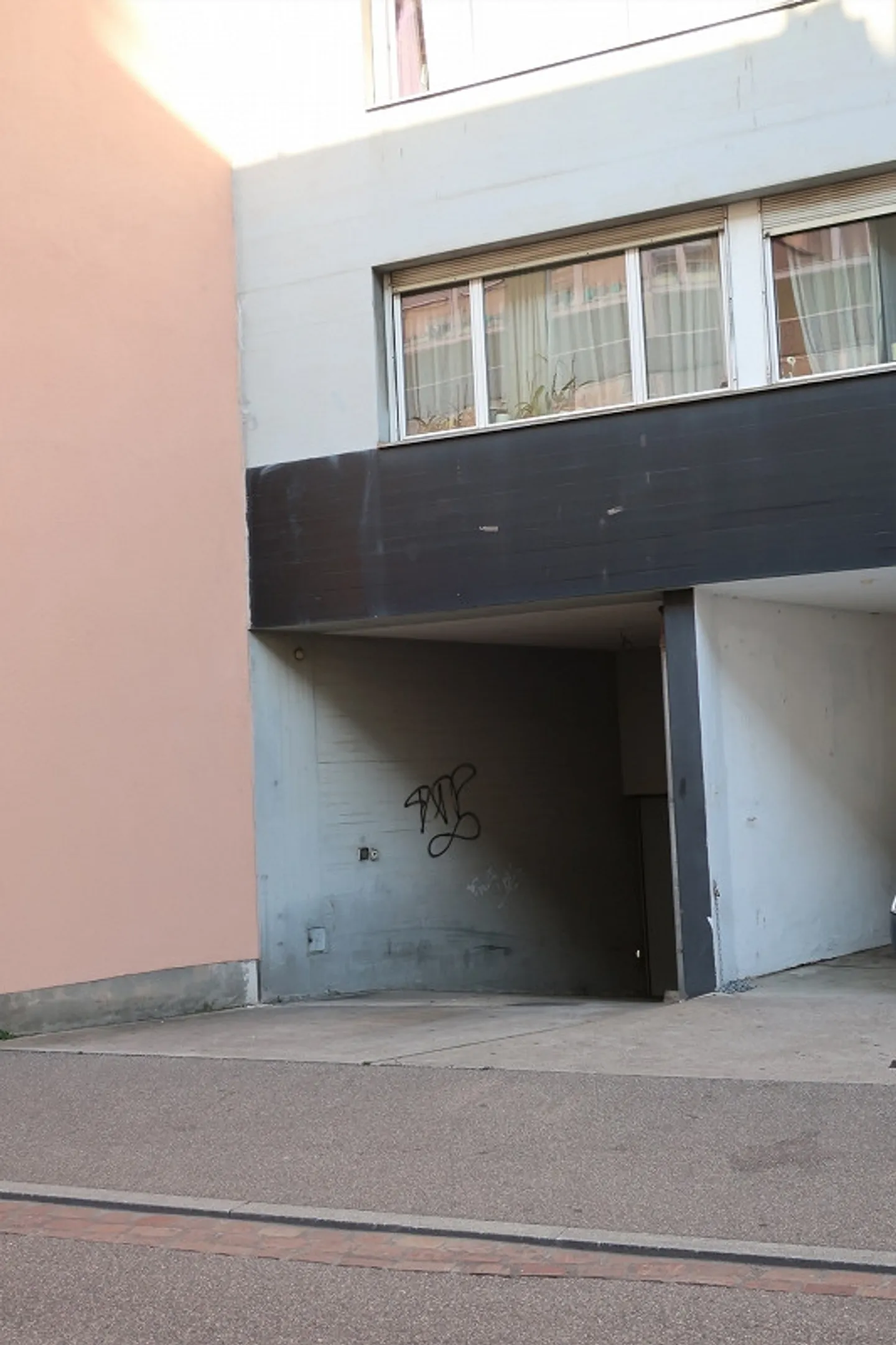 Einstellhallenplatz zu vermieten - Foto 1 von 1