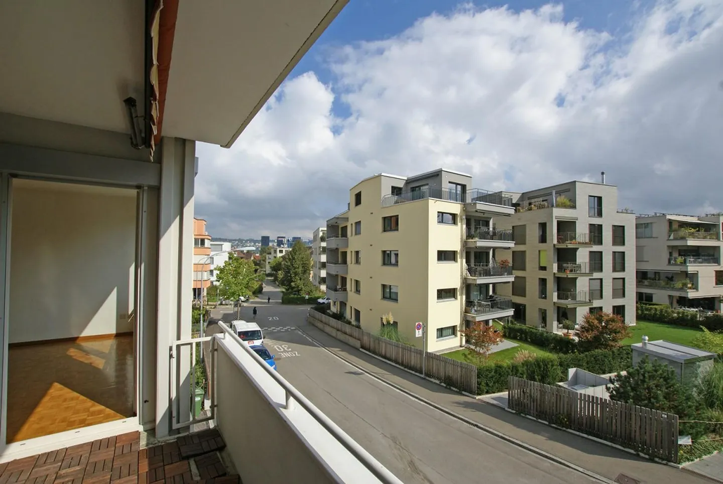 Quiet, sunny on the edge of the city - Photo 3 of 6