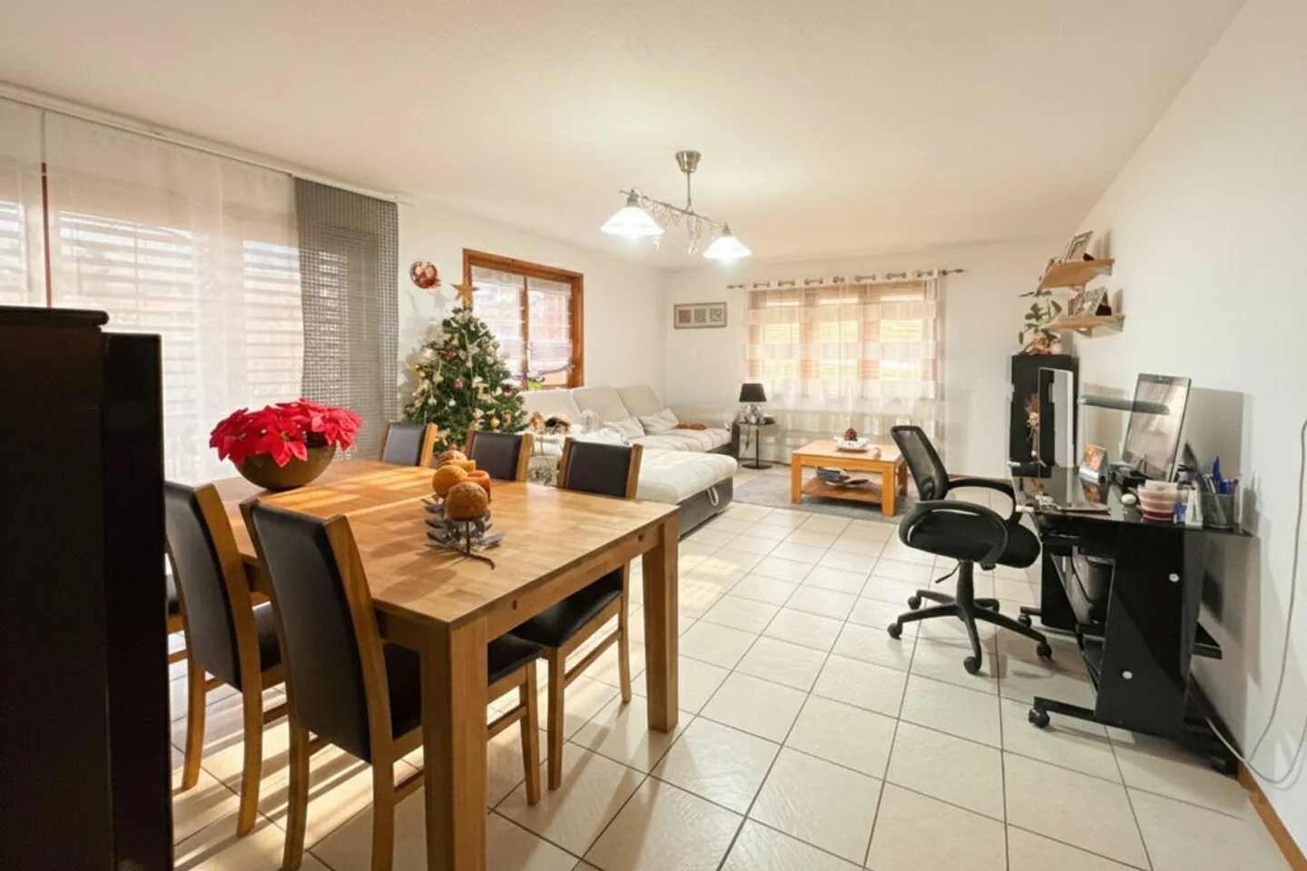 Appartement spacieux avec balcons - Photo 3 sur 11