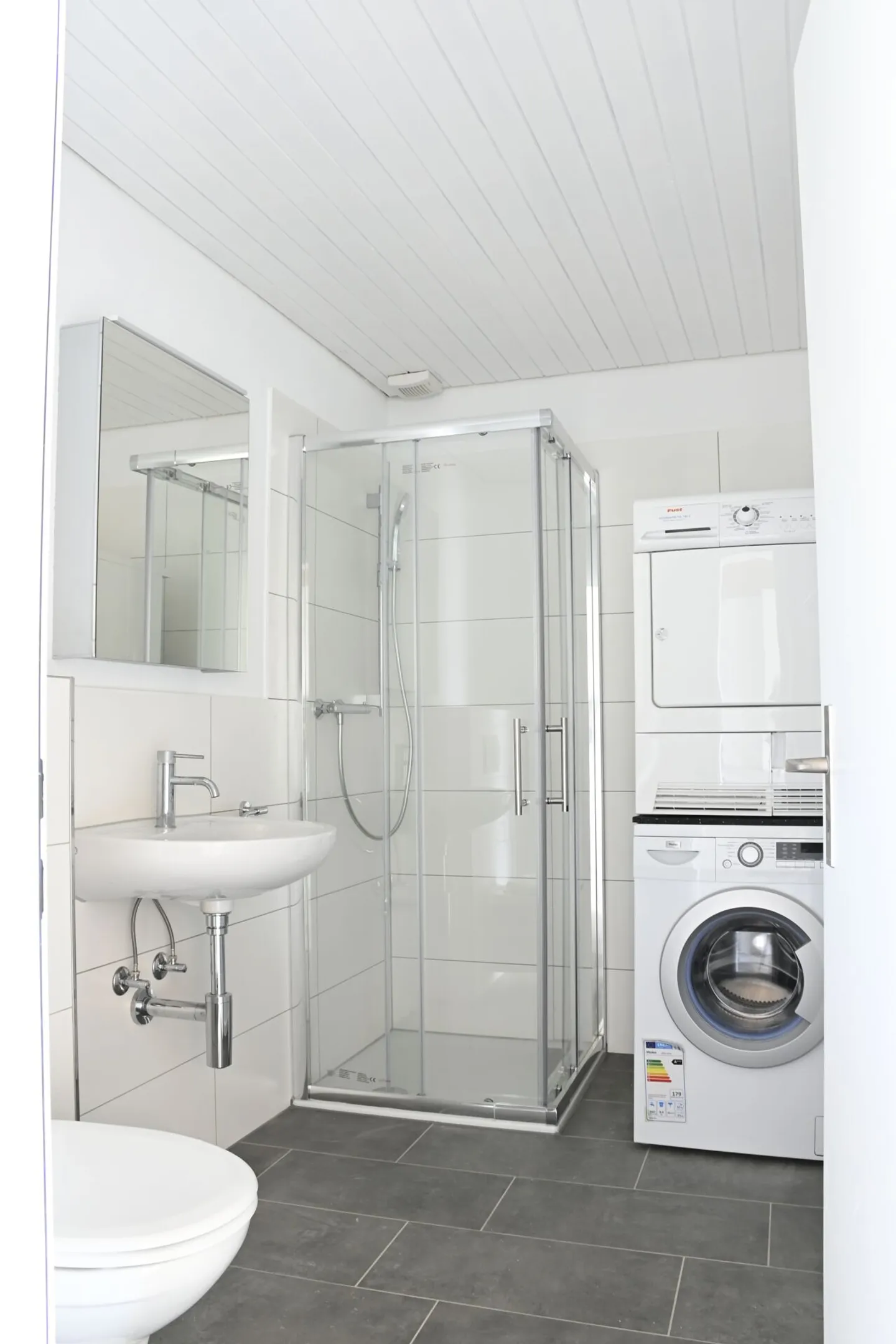 Attico attraente di 5,5 stanze con camino a Zuzwil - pronto per essere occupato subito - Foto 6 di 8