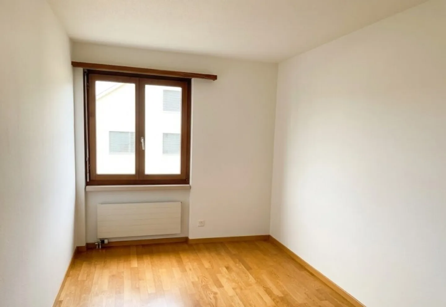 Apartment seeks single! - Photo 2 of 4