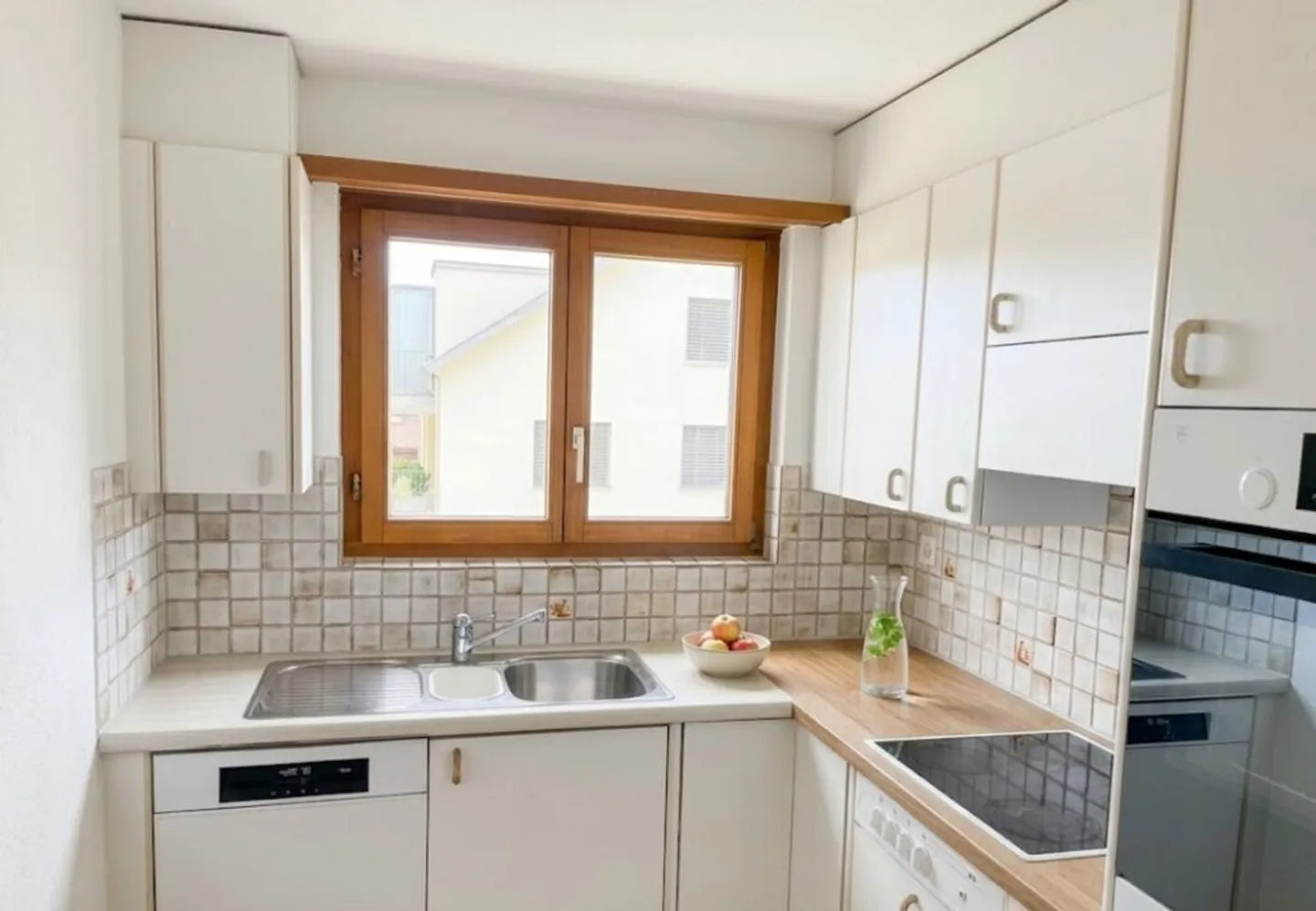 Apartment seeks single! - Photo 1 of 4