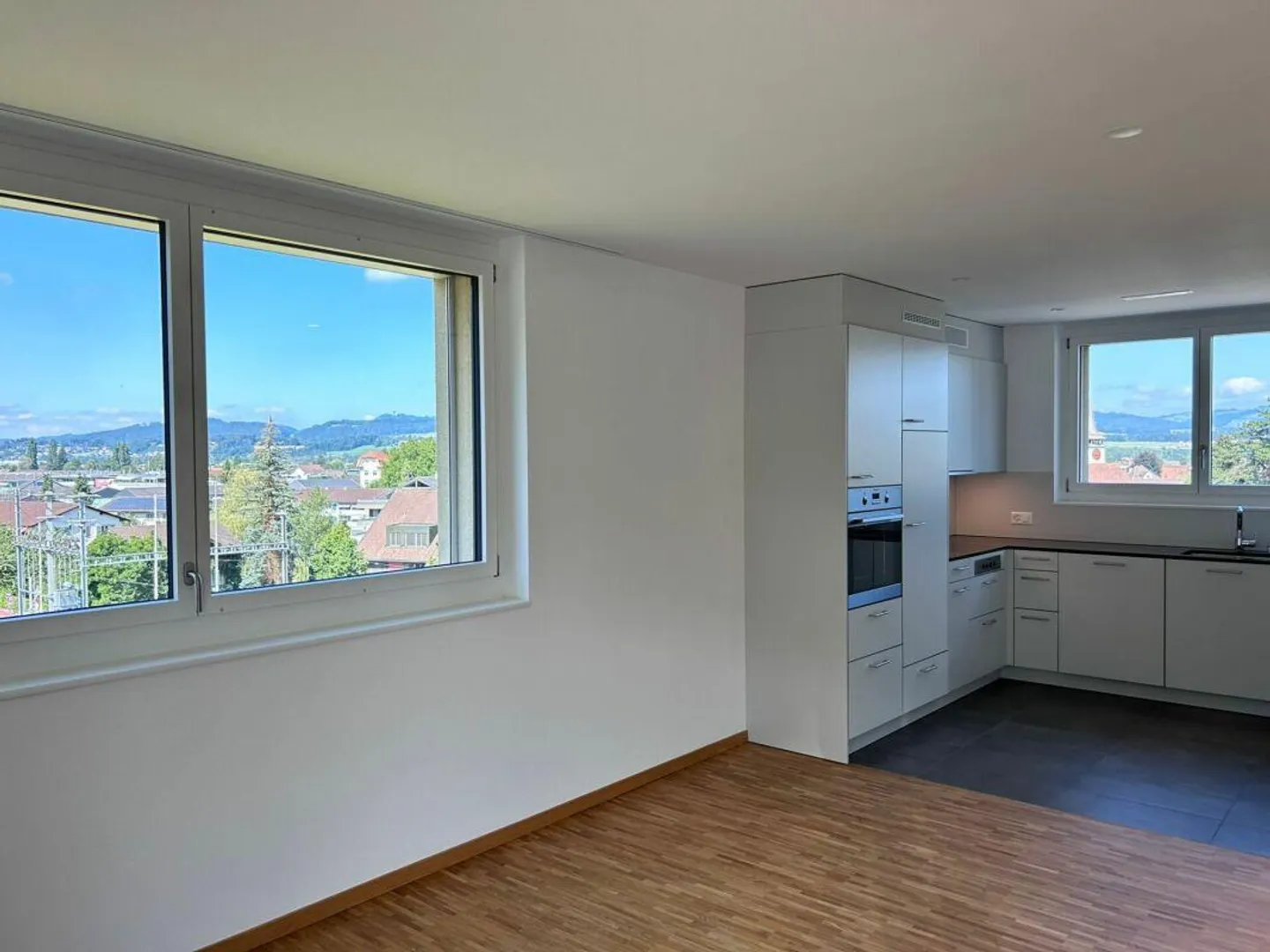 Appartement moderne de 2,5 pièces avec balcon spacieux - Belp - Photo 3 sur 5
