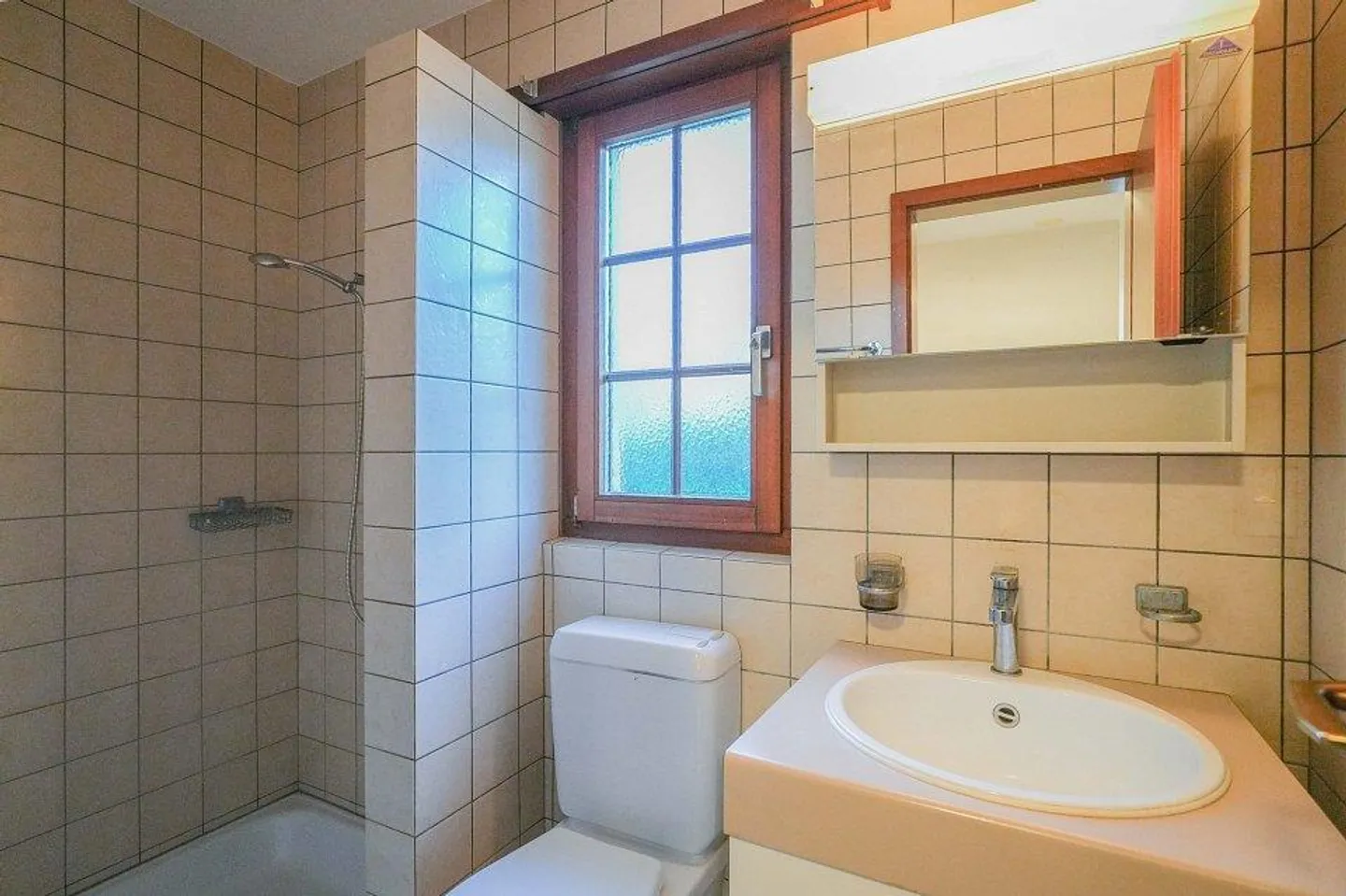 Maison individuelle de 6,5 pièces avec véranda à la limite de la zone de construction - Photo 9 sur 13