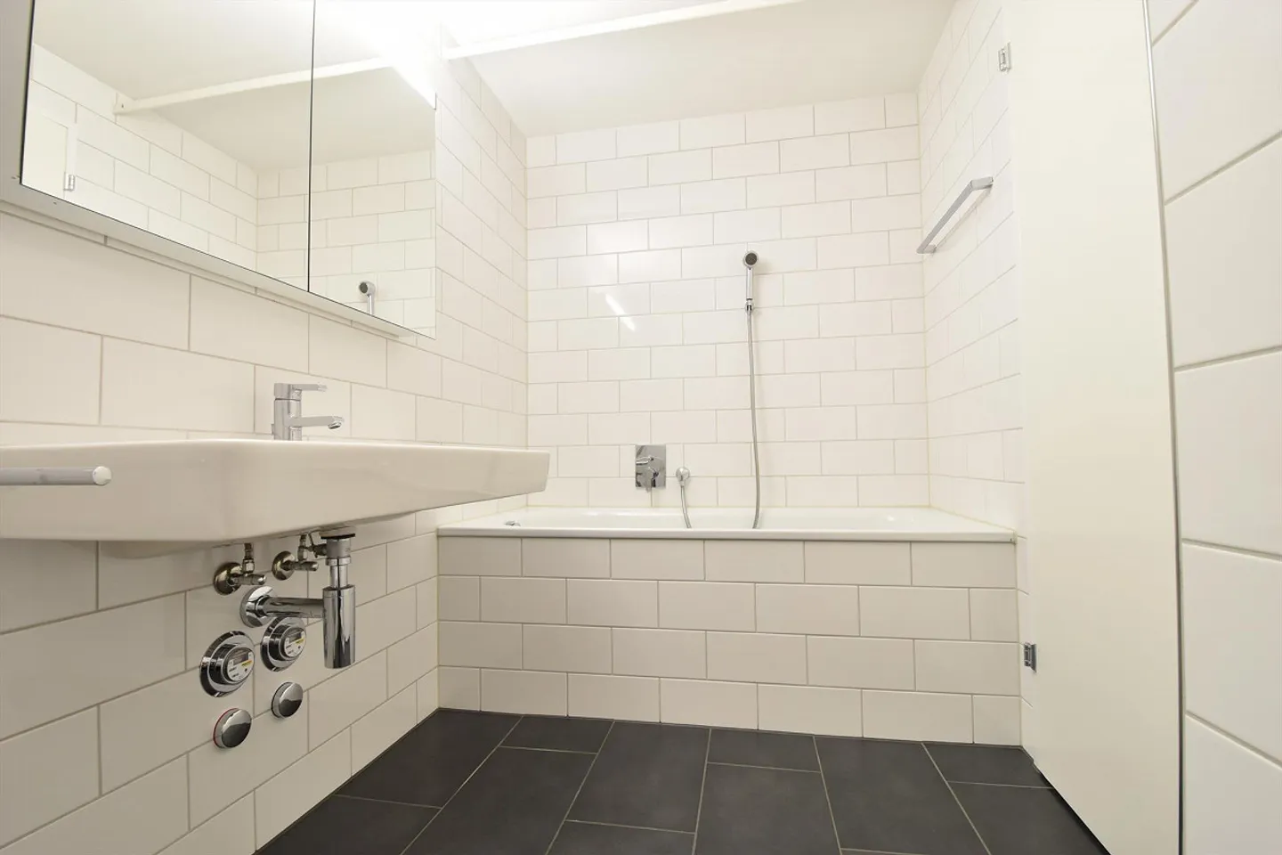 Unique 4.5-room maisonette apartment in ownership standard! - Photo 2 of 13