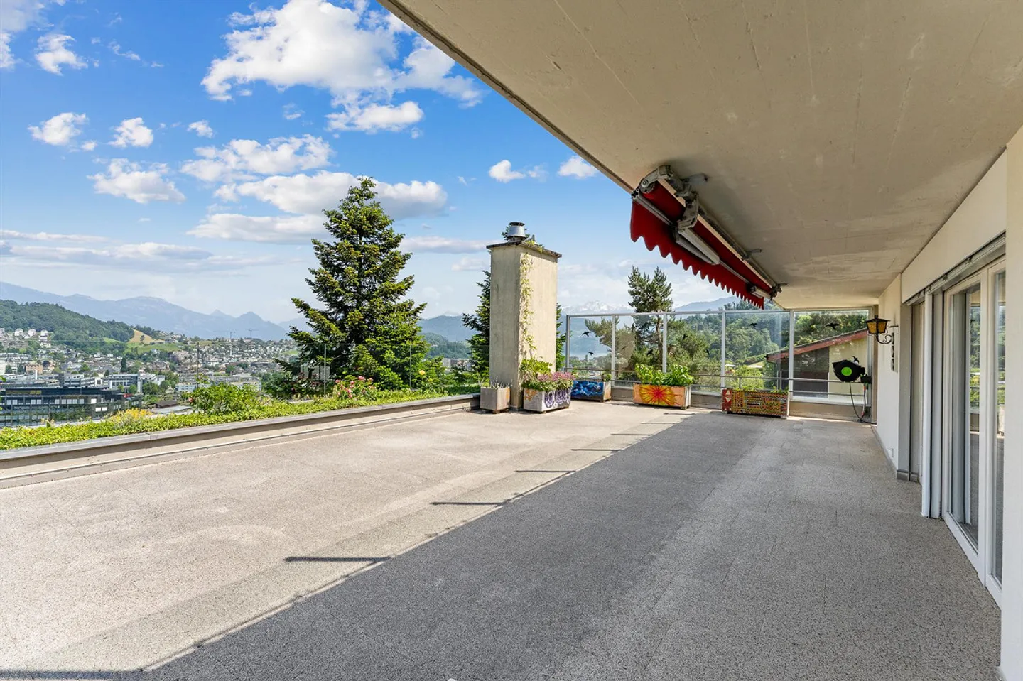 Terrassenwohnung mit Aussicht - Foto 3 von 10
