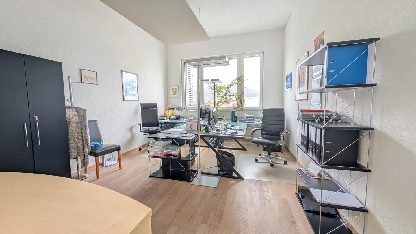 Espace de bureau attrayant et polyvalent à louer dans le parc industriel de Buss - Photo 10 sur 18